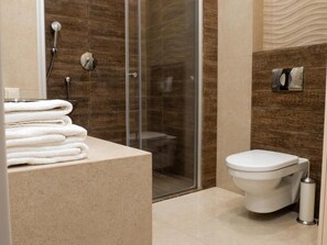 Shower, hair dryer, towels, soap - High quality, close to the river and Old Town (Warsaw)