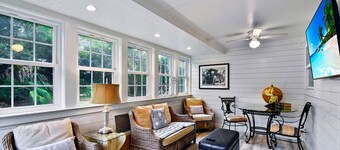 East Beach • 4 Houses to Ocean • Dog Friendly • Fenced Backyard