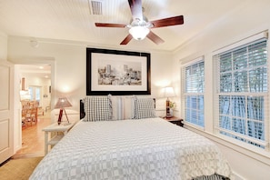 3 bedrooms, iron/ironing board, free WiFi, bed sheets - Dog-Friendly Cottage • Walk to Beach, Village, and Dining • St. Simons (St Simons)