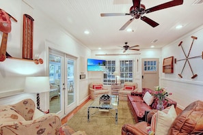 Smart TV - Dog-Friendly Cottage • Walk to Beach, Village, and Dining • St. Simons (St Simons)