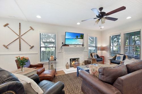450 ft to East Beach • 2 Kings • Pet Friendly • Sleeps 6 • St. Simons Island