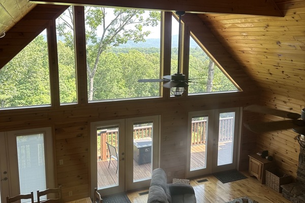 Smart-TV, Kamin, Videospiele, BĂŒcher