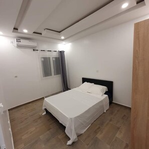 2 chambres, fer et planche à repasser, Wi-Fi, draps fournis