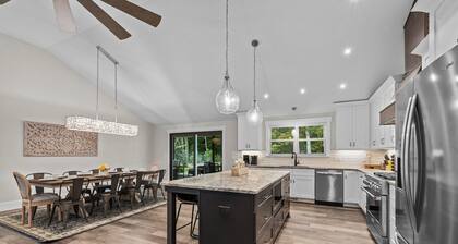 Stunning Home, conveniently located in Raleigh