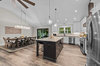 Stunning Home, conveniently located in Raleigh