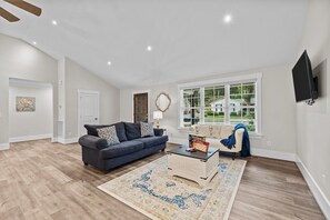 Télévision, cheminée