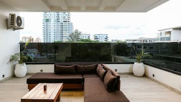 City Apartment, 3 Bedrooms, Private Pool, City View | Terrace/patio