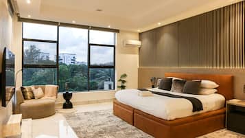 3 bedrooms, premium bedding, pillowtop beds, in-room safe