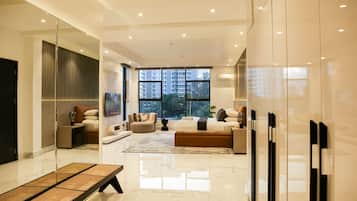 City Apartment, 3 Bedrooms, Private Pool, City View | 3 bedrooms, premium bedding, pillowtop beds, in-room safe
