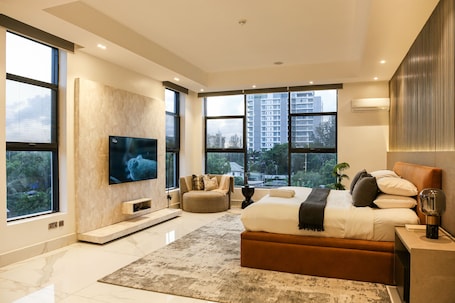 City Apartment, 3 Bedrooms, Private Pool, City View | 3 bedrooms, premium bedding, pillowtop beds, in-room safe