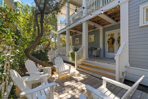 Terrace/patio - Renovated in Seaside, Expansive Porches, 2 Kings, walk to Beach + 2 Bikes! (Santa Rosa Beach)