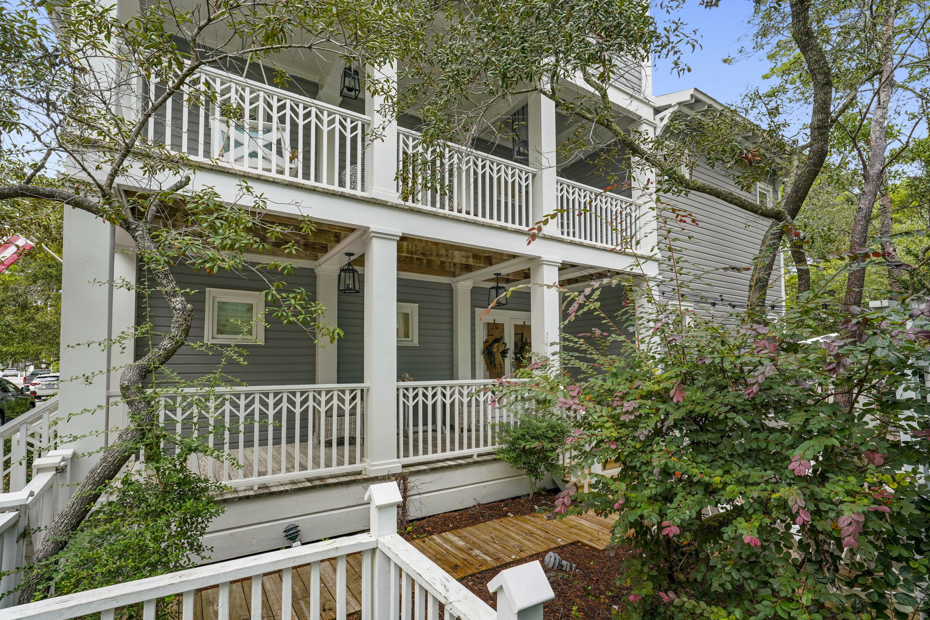 RENOVATED HOME IN SEASIDE AMAZING PORCHES, 2 KINGS, WALK TO BEACH, Simplicity