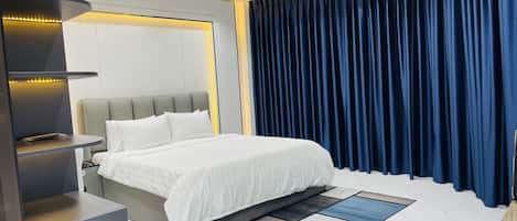 1 chambre, fer et planche à repasser