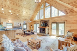 House (3 Bedrooms) | Front of property - Multi-level Deck, Views! 4-season Burnsville Base (Burnsville)