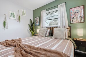 2 Schlafzimmer, Schreibtisch, Reisekinderbett, kostenloses WLAN