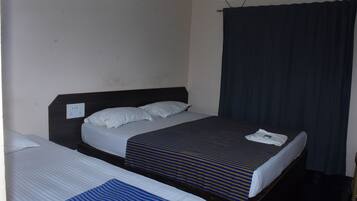 Schreibtisch, schallisolierte Zimmer, kostenloses WLAN