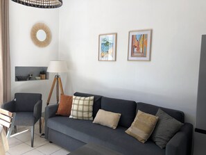 Smart TV - T2 Portissol, Idéalement Situé, Parking Privé, Port & Plage à Pieds (Sanary-sur-Mer)