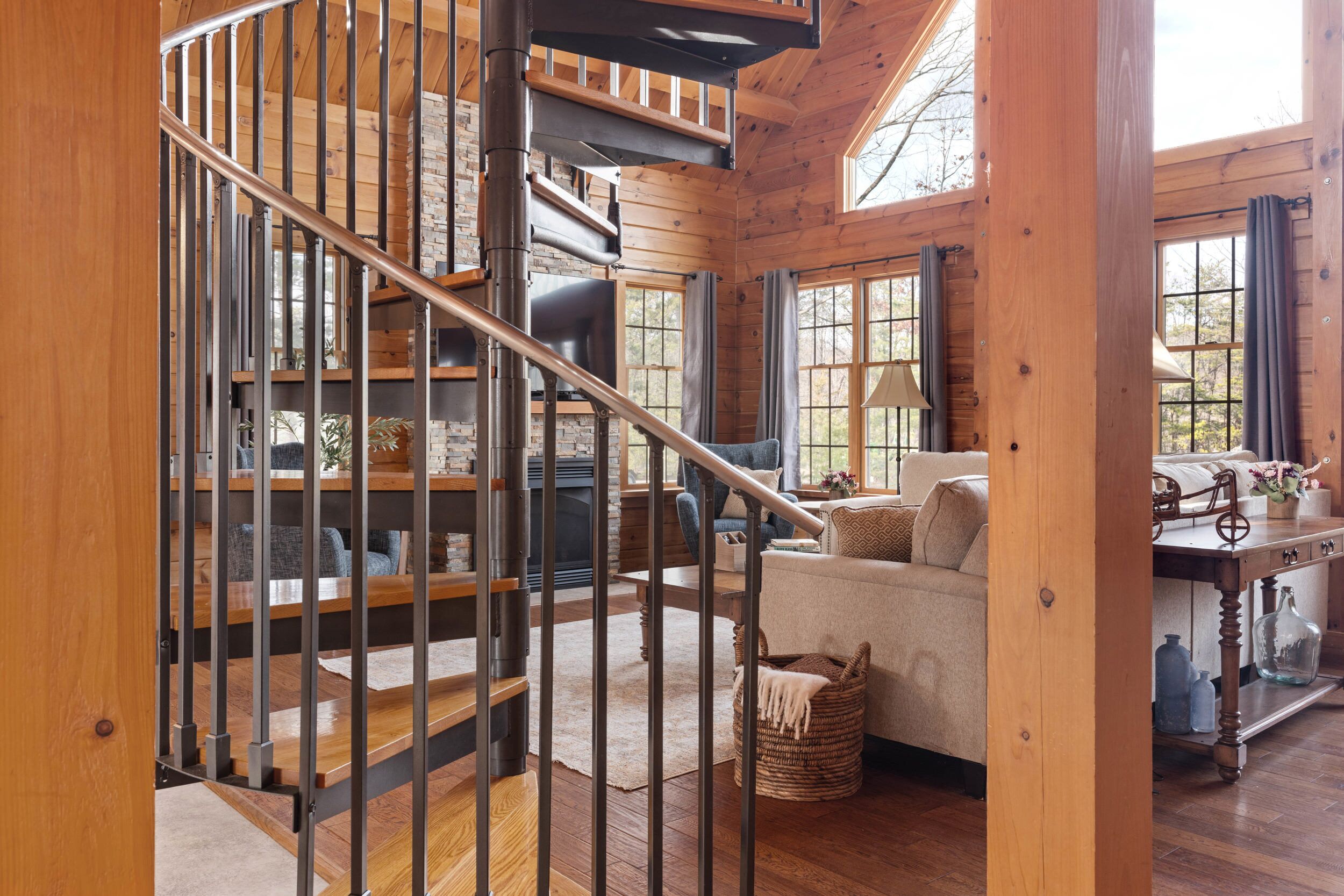 TV connectée, cheminée, table de tennis de table