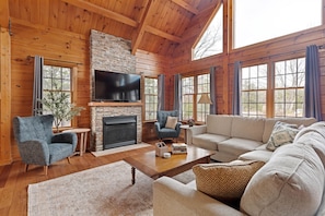 TV connectée, cheminée, table de tennis de table