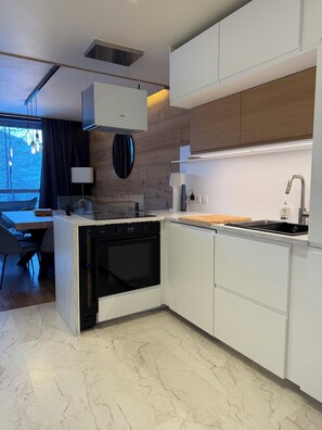 Fridge, microwave, oven, stovetop