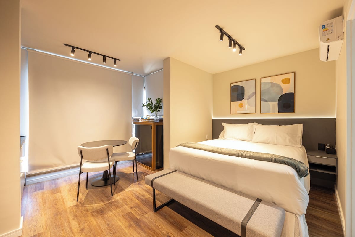 Decoración personalizada, muebles diferentes y wifi gratis