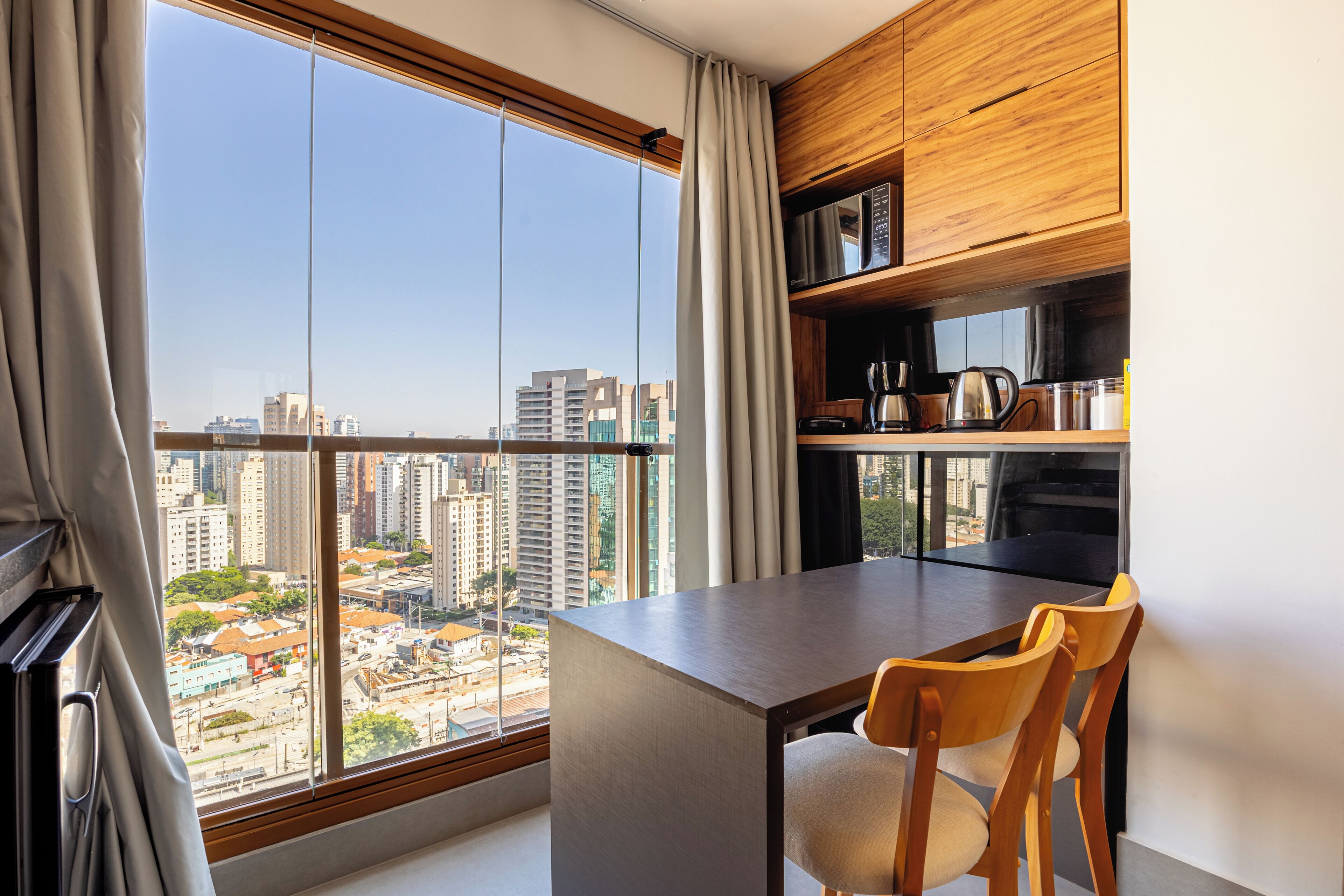 Estúdio real | Cozinha privada | Frigobar, micro-ondas, cooktop, torradeira