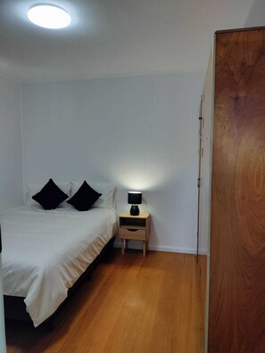 3 quartos, ferros/tábuas de passar roupa, Wi-Fi, roupa de cama