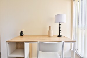 House | 3 bedrooms, desk, iron/ironing board, free WiFi - Tranquil 3-bed Home in Cardiff (Cardiff)