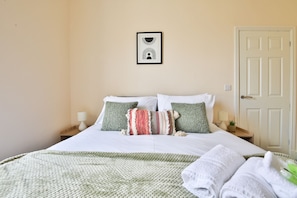 House | 3 bedrooms, desk, iron/ironing board, free WiFi