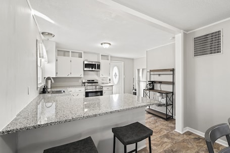 冷蔵庫、電子レンジ、オーブン、コンロ. Spacious 3 bedroom home in Baldwin City, great for families & friends!