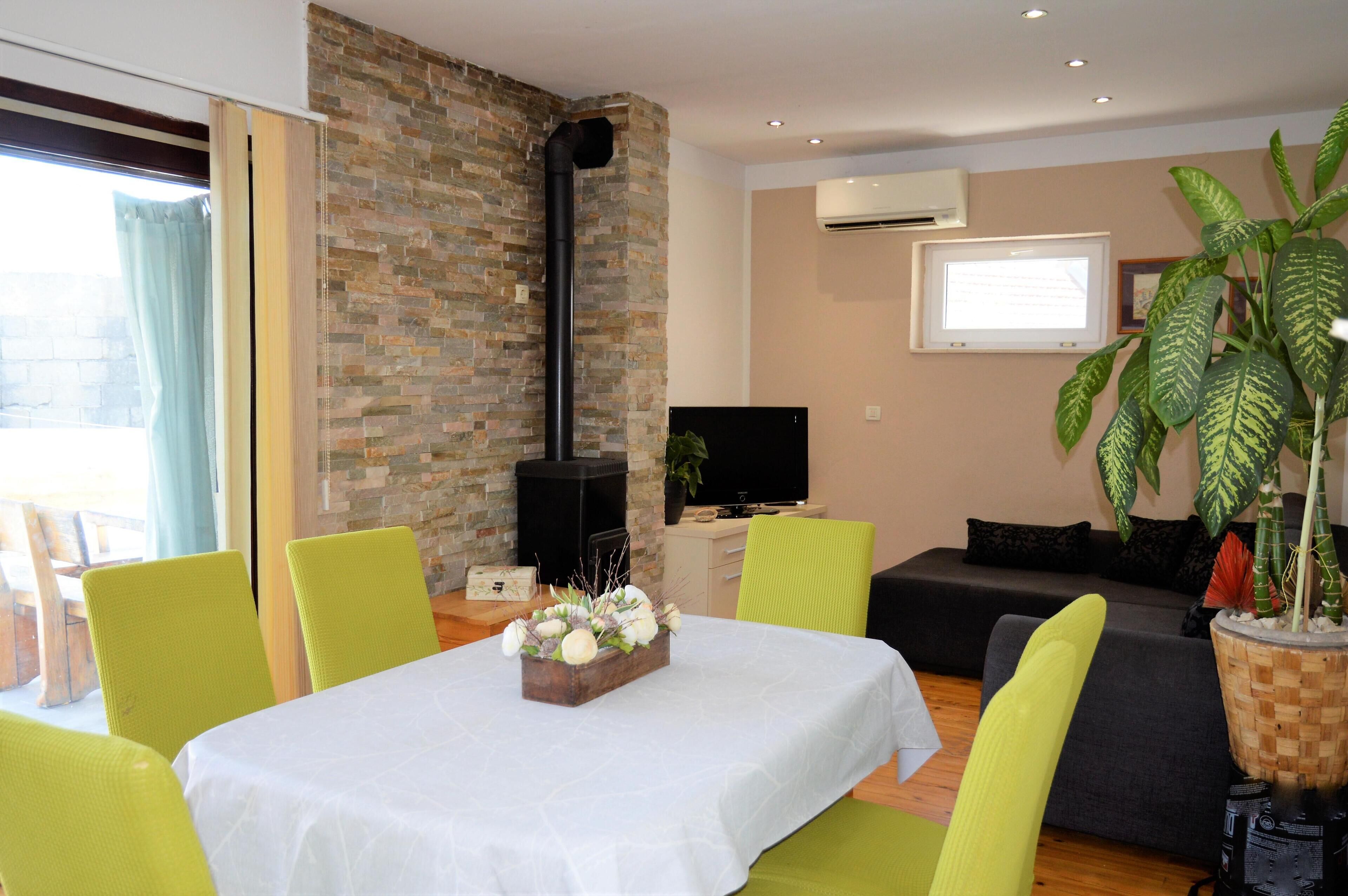 Apartment | Tempat makan