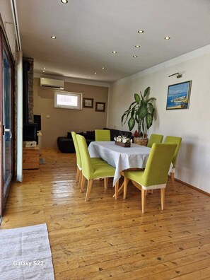 Apartment | Dining