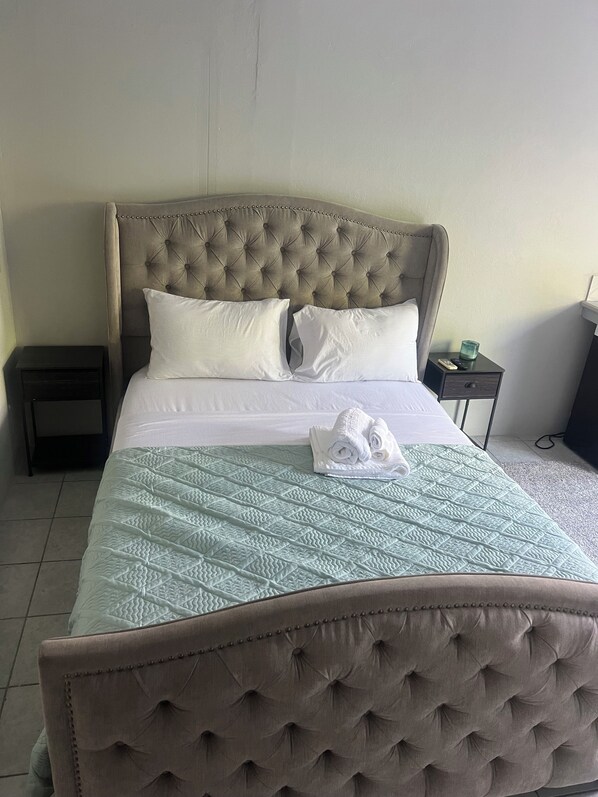 1 bedroom, iron/ironing board, free WiFi, bed sheets - Only 5 minute drive to the Hewanorra international airport. (Vieux Fort)