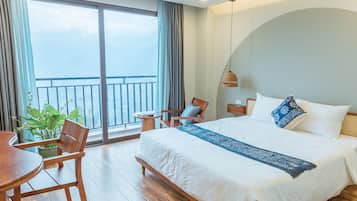 Deluxe-Doppelzimmer, Balkon, Bergblick | Pillowtop-Betten, Schreibtisch, laptopgeeigneter Arbeitsplatz