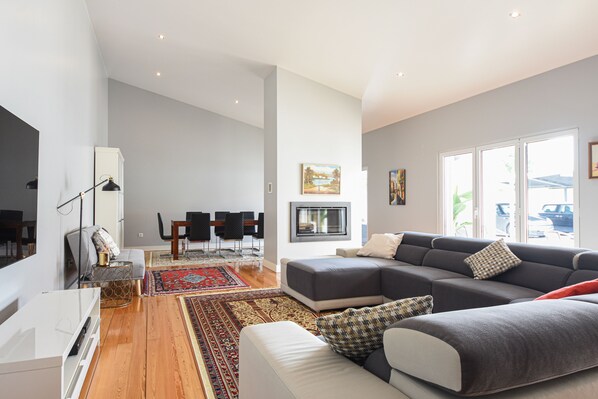 TV connectée, cheminée