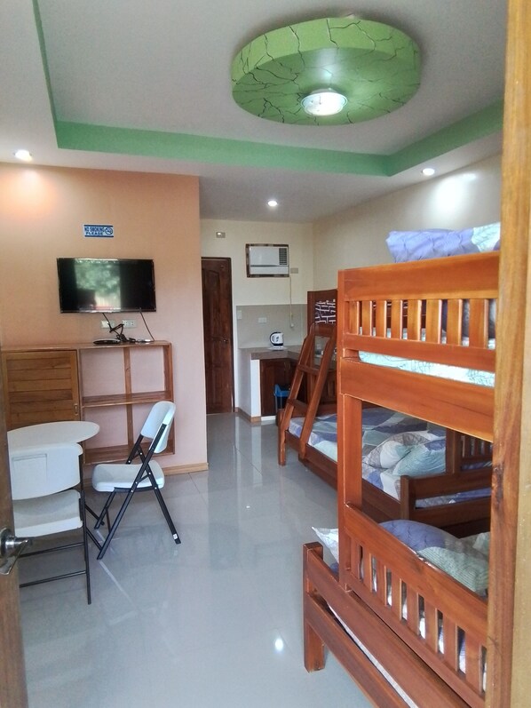 Basic Quadruple Room | Laptop workspace, free WiFi - F. Ponce de Leon Road (Puerto Princesa)