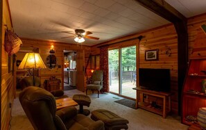 TV connectée, cheminée, baby-foot, table de tennis de table