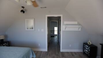 5 bedrooms, iron/ironing board, free WiFi, bed sheets