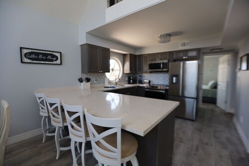 5 bed/3 Bath sleeps 19 Guests! Private Pool and steps to the Gulf!