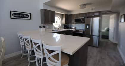 5 bed/3 Bath sleeps 19 Guests! Private Pool and steps to the Gulf!