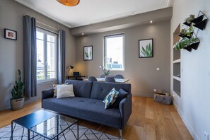 Living area - Sunny rooftop • 40 sqm terrace • Private parking • 8 min walk to city center (Rouen)