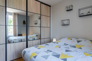 1 habitación, tabla de planchar con plancha, wifi y ropa de cama 