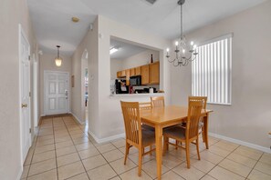 Dining - Relaxing Regal Oaks Townhome (Kissimmee)