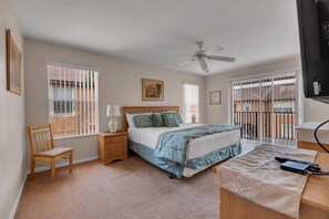 4 bedrooms, iron/ironing board, WiFi, bed sheets - Relaxing Regal Oaks Townhome (Kissimmee)