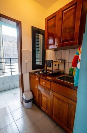 Private kitchen - Nid Douillet , Wifi , Netflix , Youtube Gratuit (Douala)