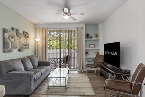 TV - LC-8828-12-203DC- 3 Bedr - 2 Baths - Perfect 3-bedroom Resort Condo (Kissimmee)