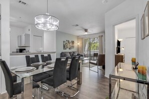 Dining - LC-8828-12-203DC- 3 Bedr - 2 Baths - Perfect 3-bedroom Resort Condo (Kissimmee)