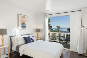 4 bedrooms, desk, iron/ironing board, WiFi