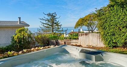 Driftwood Club - 4bd, Ocean Views, Hot Tub, Pet-Friendly