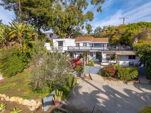 Exterior - The Grand Escape - Jacuzzi, BBQ, Pet Friendly (Summerland)